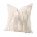 Coussin décoratif 45 x 45 cm en polyester blanc cassé à relief côtelé