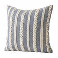 Coussin décoratif 45 x 45 cm en tissu bleu écru à rayures tressées